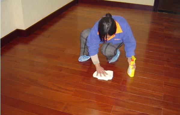 物业保洁地板清洗